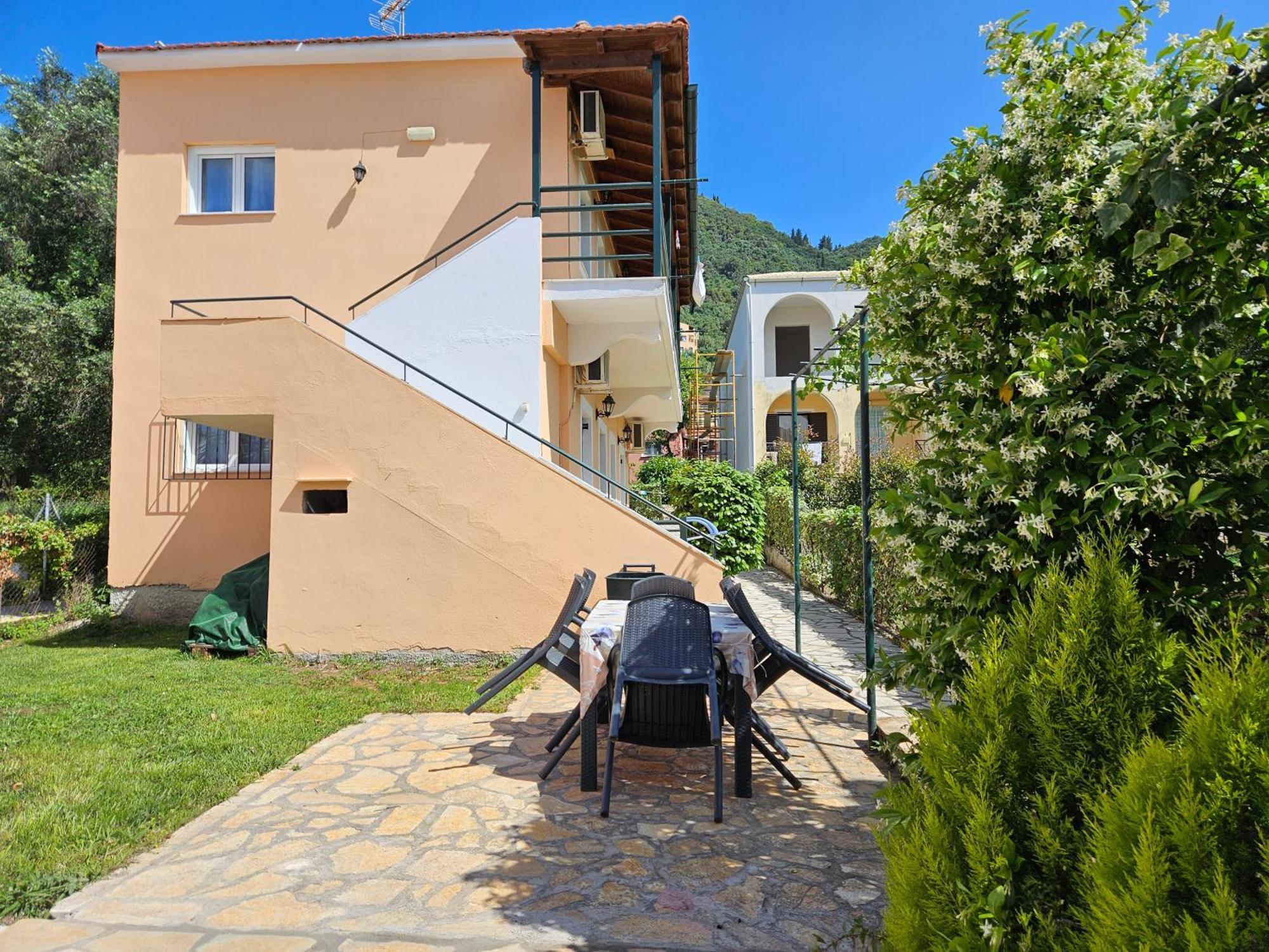 Lora Studios Ipsos Bagian luar foto