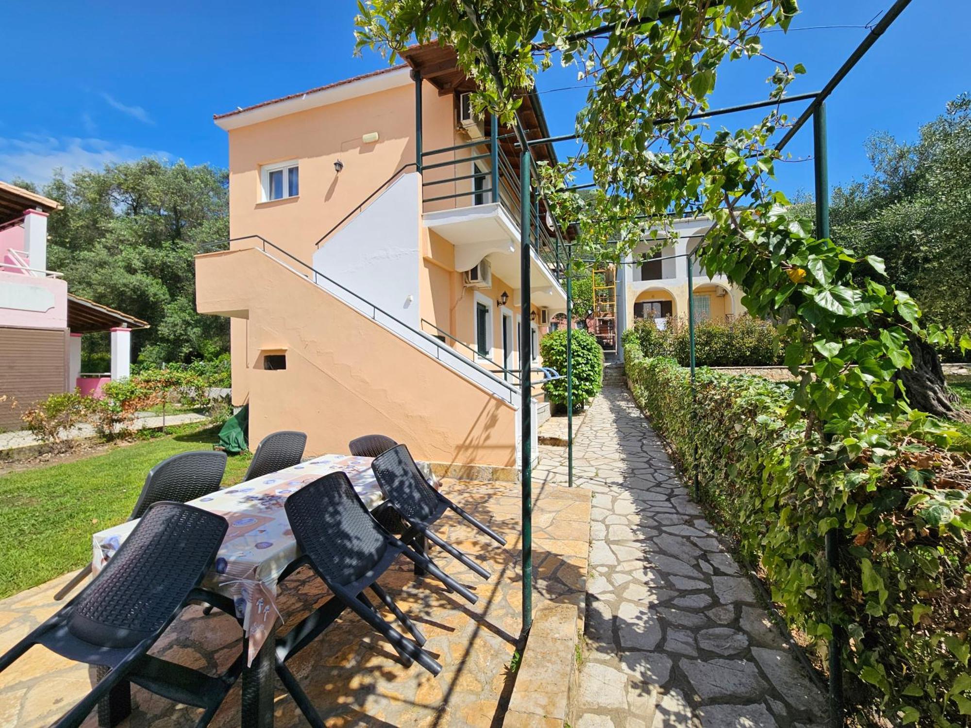 Lora Studios Ipsos Bagian luar foto