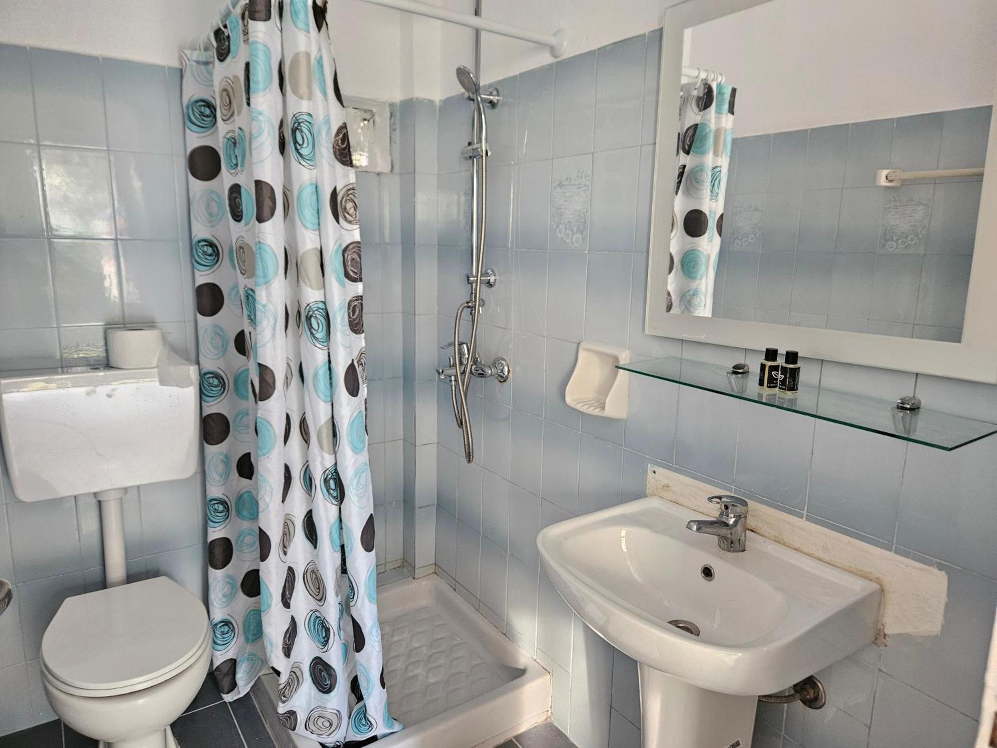 Lora Studios Ipsos Bagian luar foto