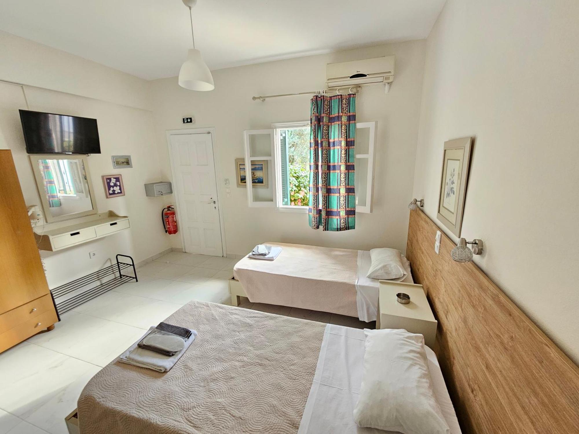 Lora Studios Ipsos Bagian luar foto